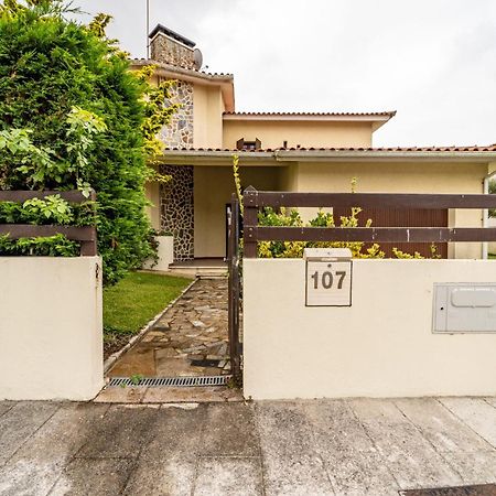 Amorosa Villa, 500M From The Beach By House And People エクステリア 写真