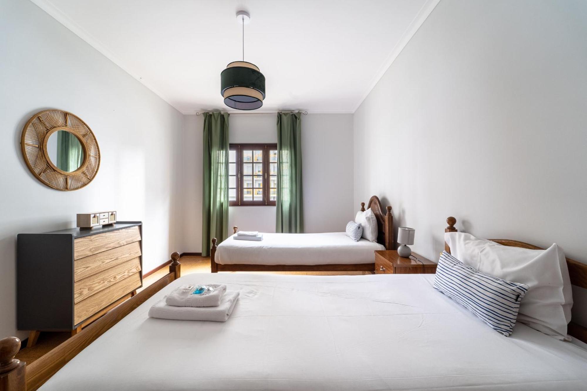 Amorosa Villa, 500M From The Beach By House And People エクステリア 写真