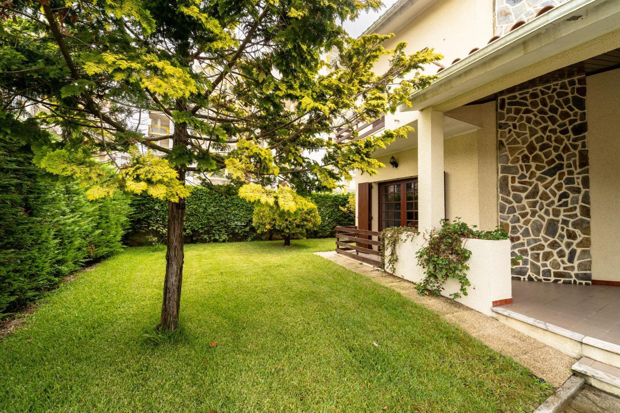 Amorosa Villa, 500M From The Beach By House And People エクステリア 写真