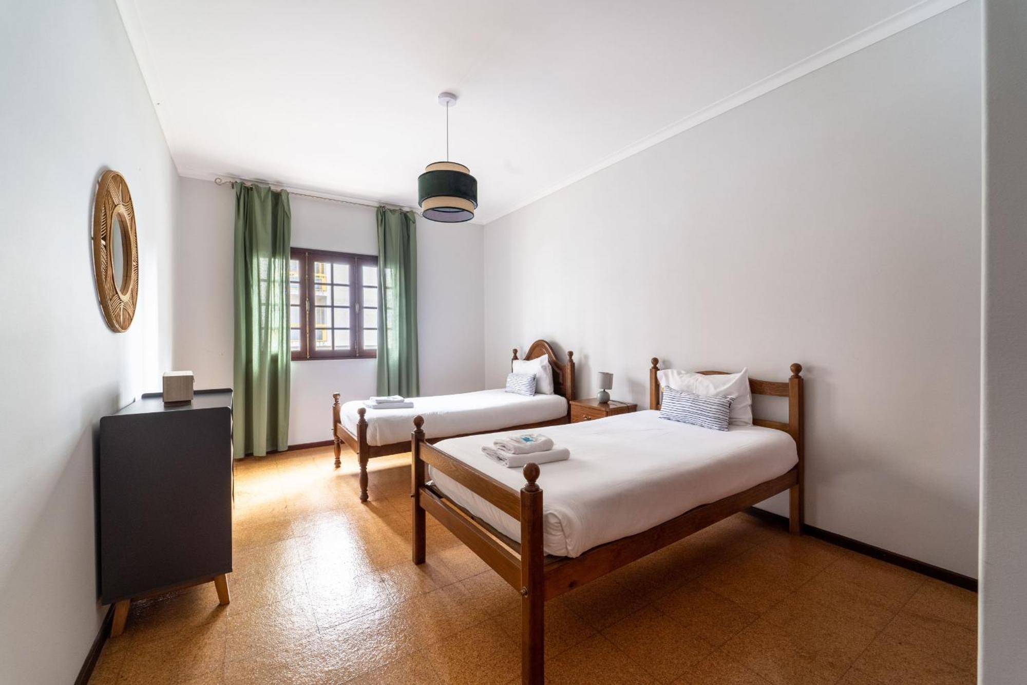 Amorosa Villa, 500M From The Beach By House And People エクステリア 写真