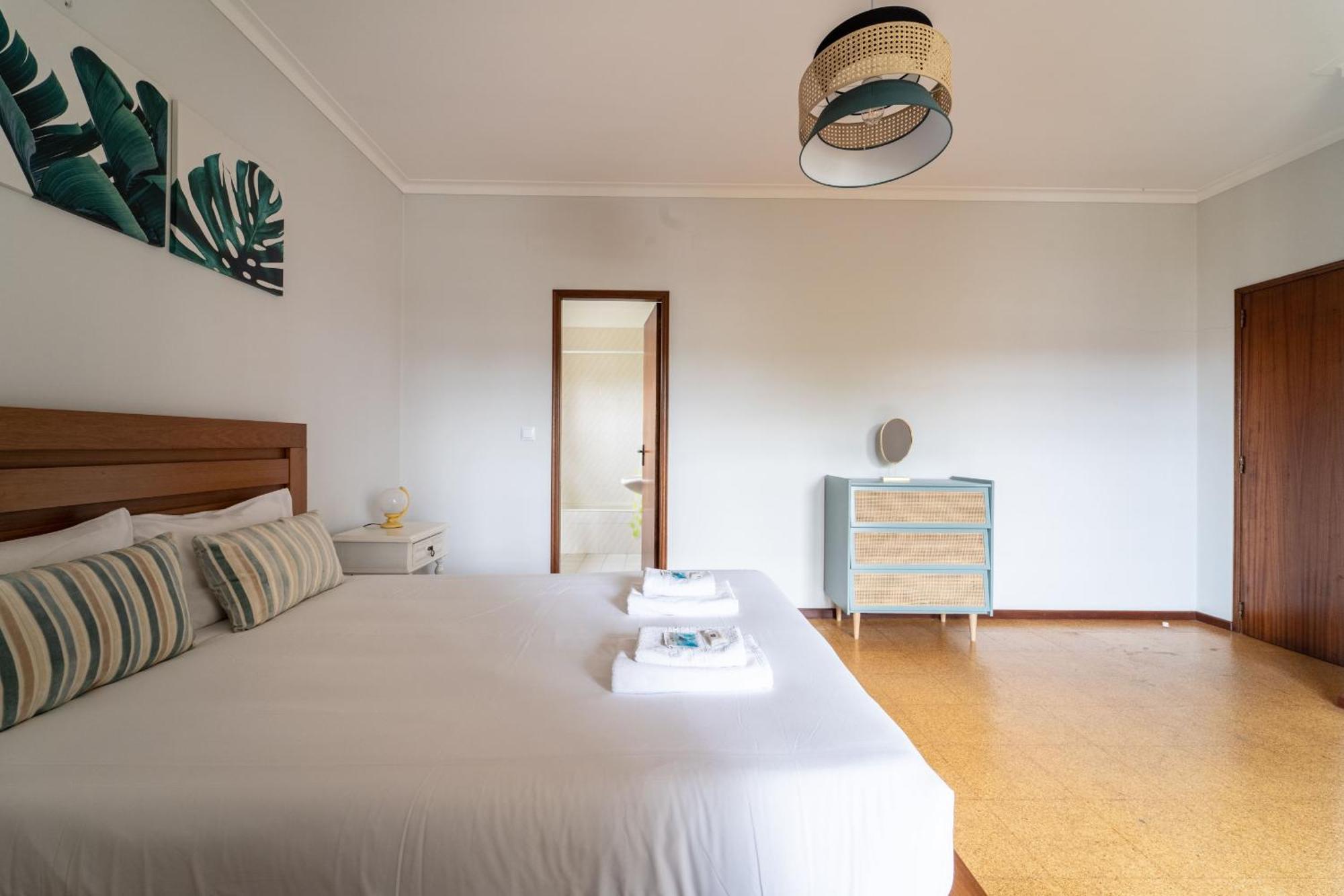 Amorosa Villa, 500M From The Beach By House And People エクステリア 写真