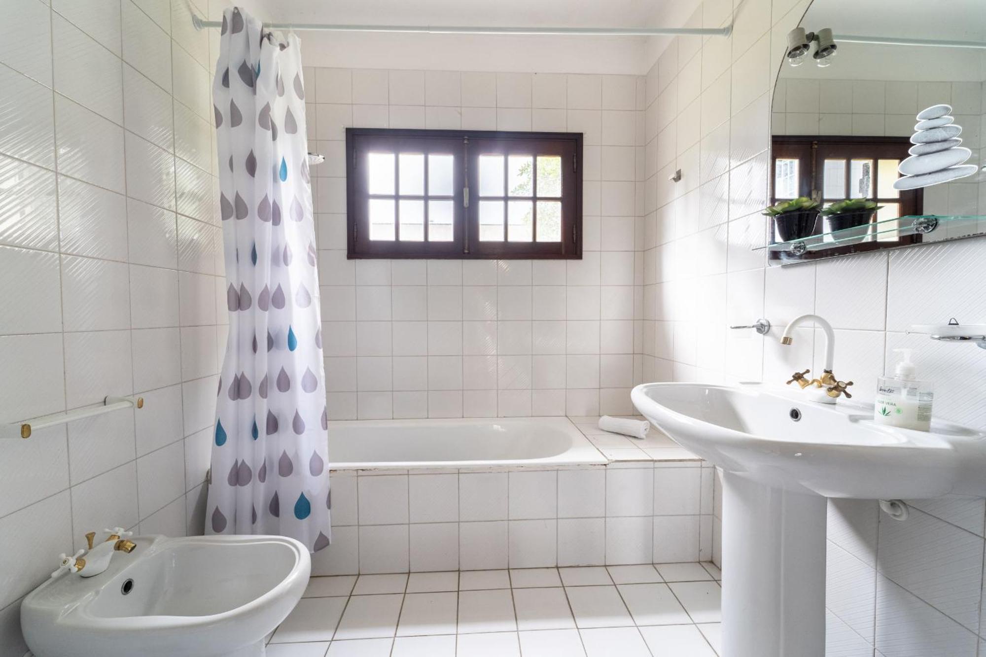 Amorosa Villa, 500M From The Beach By House And People エクステリア 写真