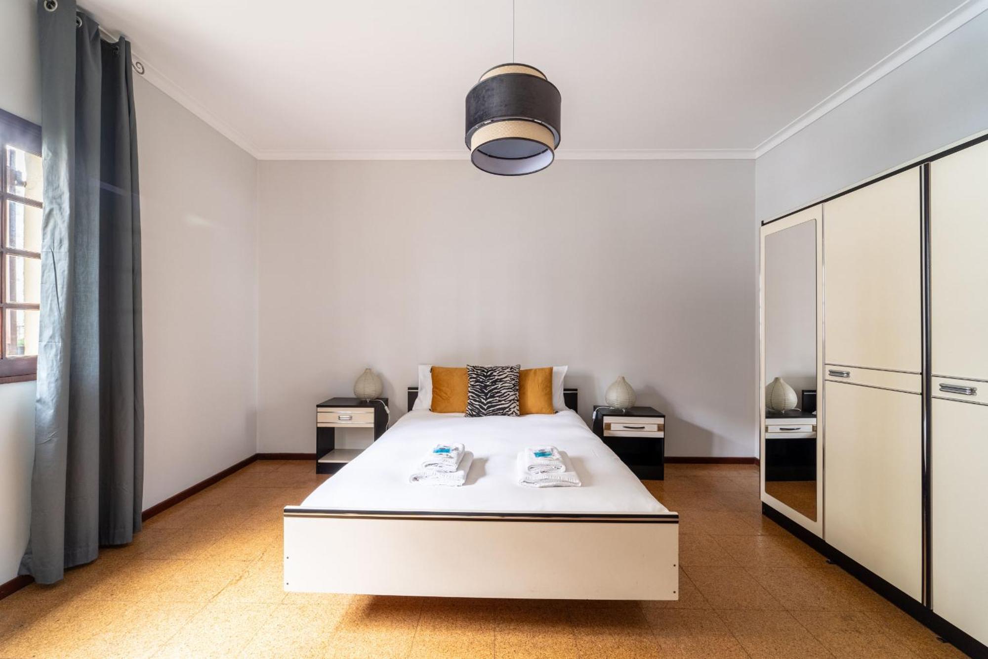Amorosa Villa, 500M From The Beach By House And People エクステリア 写真