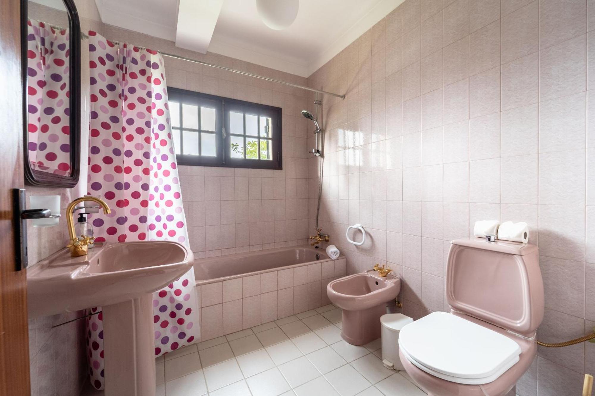 Amorosa Villa, 500M From The Beach By House And People エクステリア 写真
