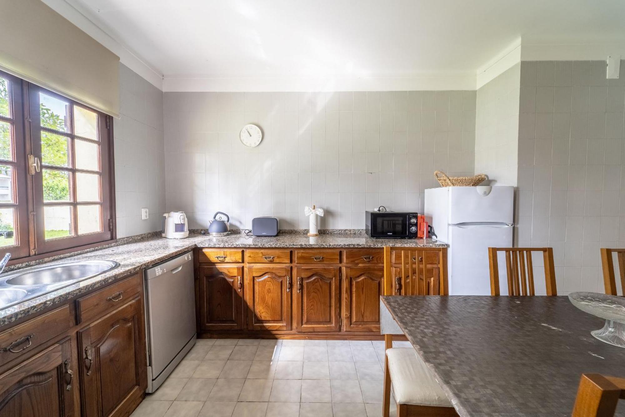 Amorosa Villa, 500M From The Beach By House And People エクステリア 写真