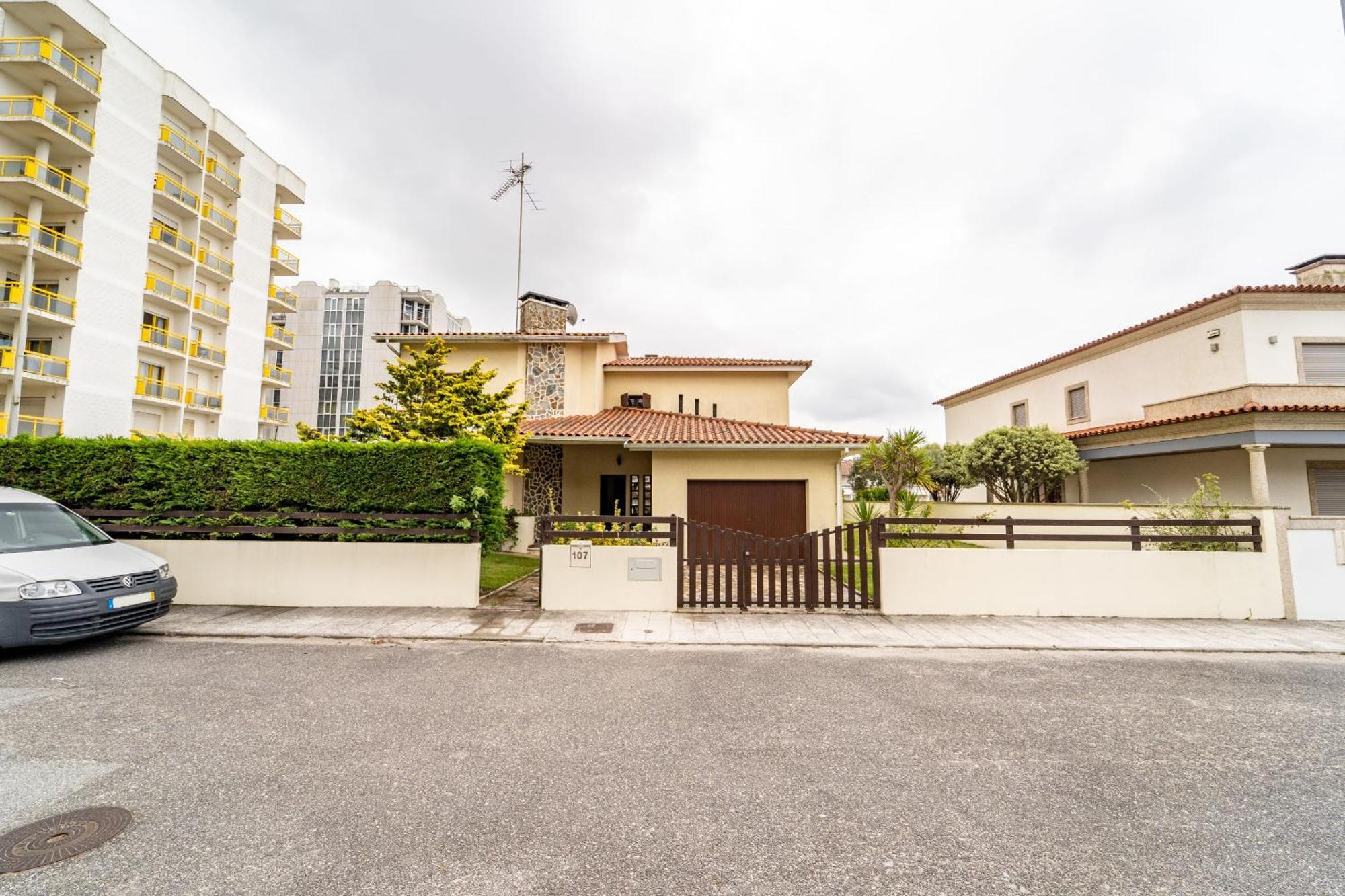 Amorosa Villa, 500M From The Beach By House And People エクステリア 写真