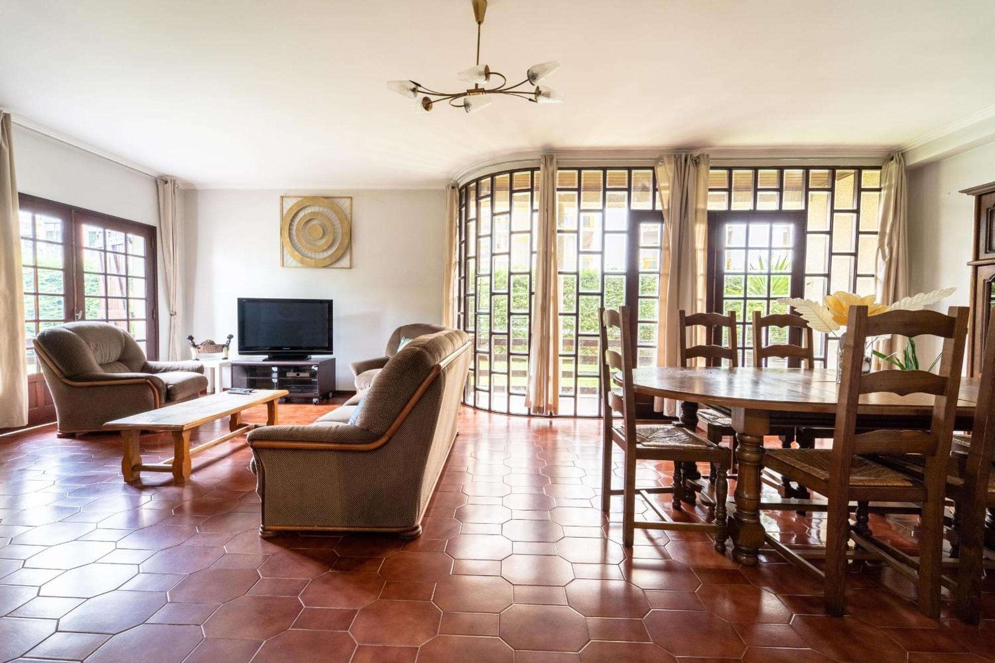 Amorosa Villa, 500M From The Beach By House And People エクステリア 写真