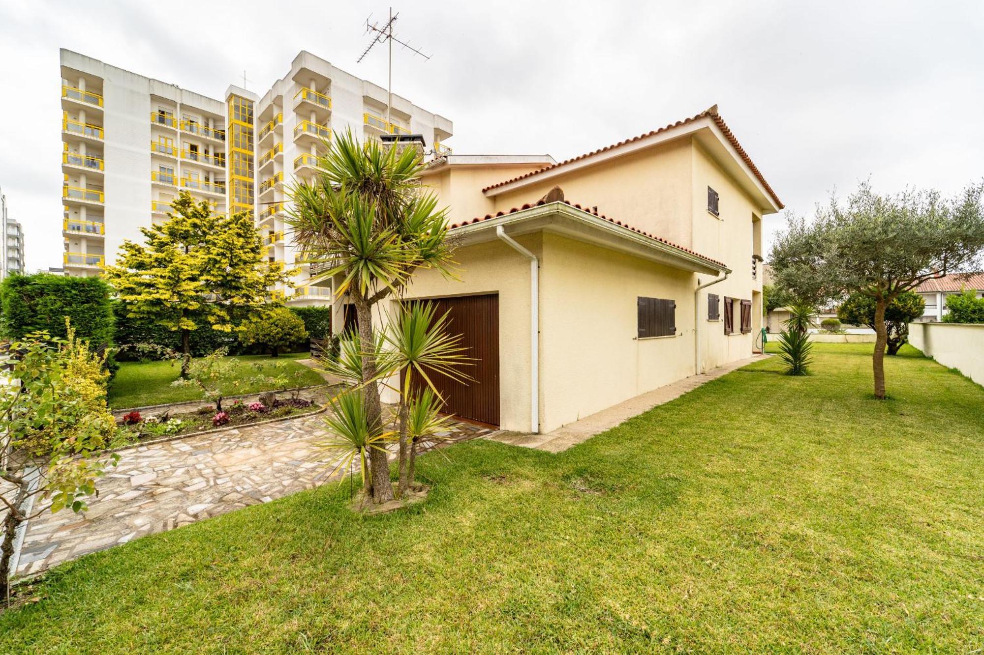 Amorosa Villa, 500M From The Beach By House And People エクステリア 写真